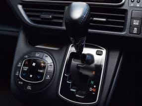 オートマ車とマニュアル車の違い