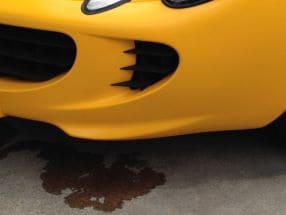 レッカー／ロードサービス作業前の液体漏れの確認