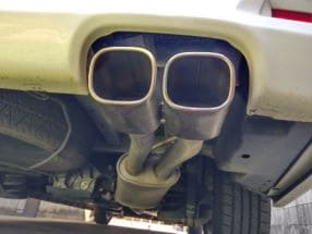車の排気系統の状態確認