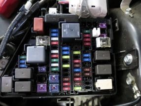 ヒューズボックスからの電源取り出しとバッテリー上がり