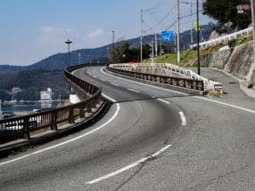 高低差のある道路の頻繁な走行がバッテリー上がりに影響