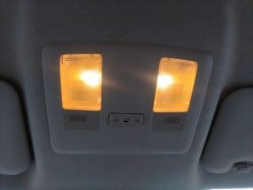 車内灯の消し忘れでバッテリー上がり